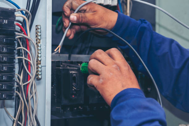 Best Affordable Emergency Electrician  in Campbell, FL